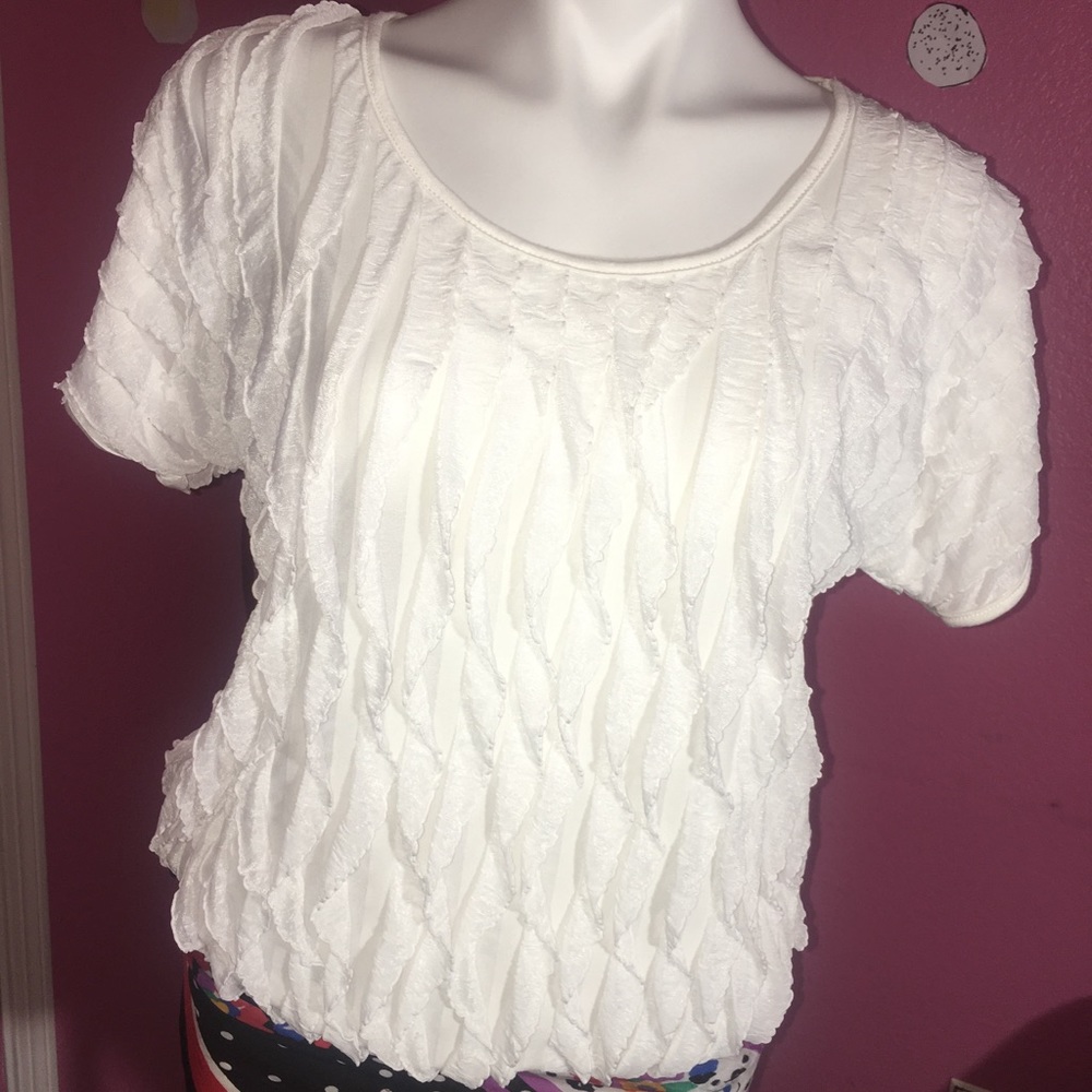 WHITE AND LOOSE FITTED FEATHERED BLOUSE